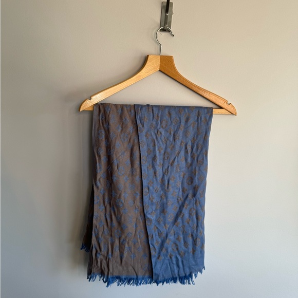 Louis Vuitton blue large wrap scarf…. - Picture 4 of 6